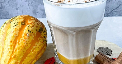 Sveika moliūgų prieskonių latė (FIT Pumpkin Spice Latte)