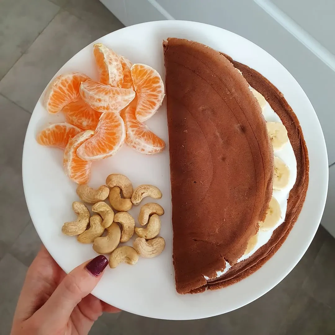 Perlenkti šokoladiniai blyneliai su vaisiais ir anakardžių riešutais 🥞