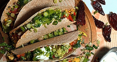 Meksikietiški vištienos Taco su gvakamolė ir salsa